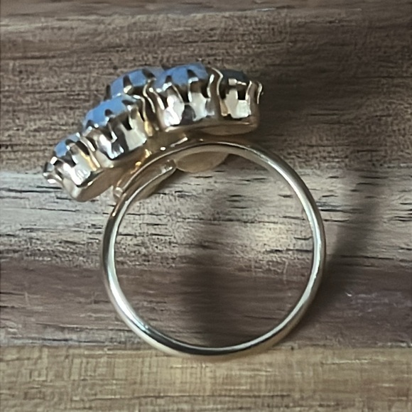 Vintage Gold Tone Opalescent Crystal Glass Flower Ring - Picture 10 of 10